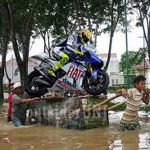 DP BBM Lucu Valentino Rossi Banjir Jakarta