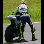 DP BBM Lucu Valentino Rossi Kehabisan Bensin