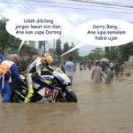 DP BBM Lucu Valentino Rossi Macet Kena Banjir Lagi