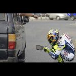 DP BBM Lucu Valentino Rossi Pengemis di Lampu Merah