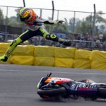 DP BBM Lucu Valentino Rossi Repsol Honda Crash